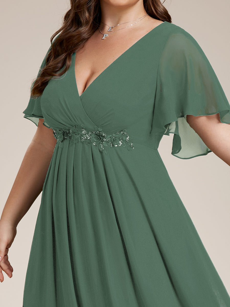 Funkelndes Abendkleid in A-Linie mit Empire-Taille und langen ?rmeln #farbe_Eukalyptus