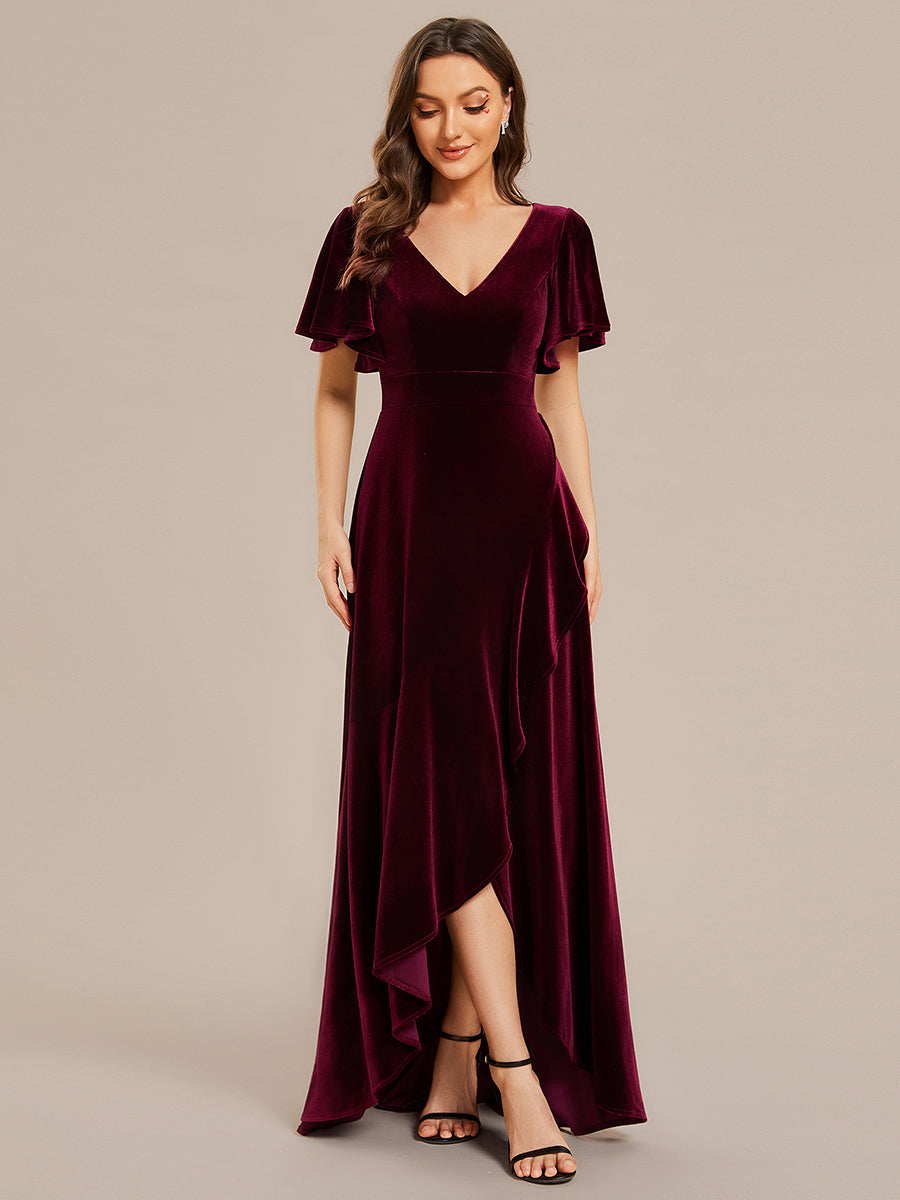 Hoch-Tief V-Ausschnitt A-Linie Samt Kleid Mit Rüschendetails #Farbe_Burgunderrot