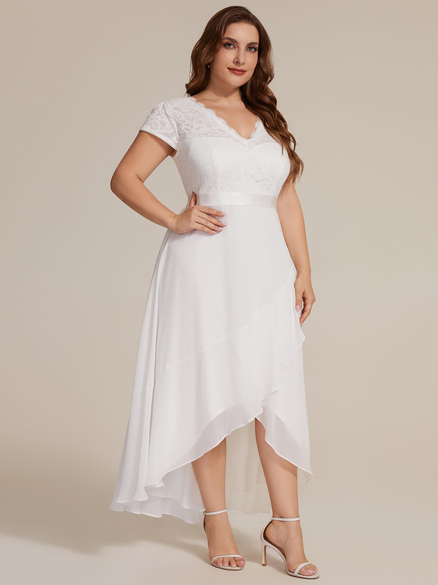 Asymmetrischer Saum, tiefer V-Ausschnitt, Chiffon-Kleid mit Rüschen-Patchwork – Hoch-Tief-Kleid #Farbe_Weiß