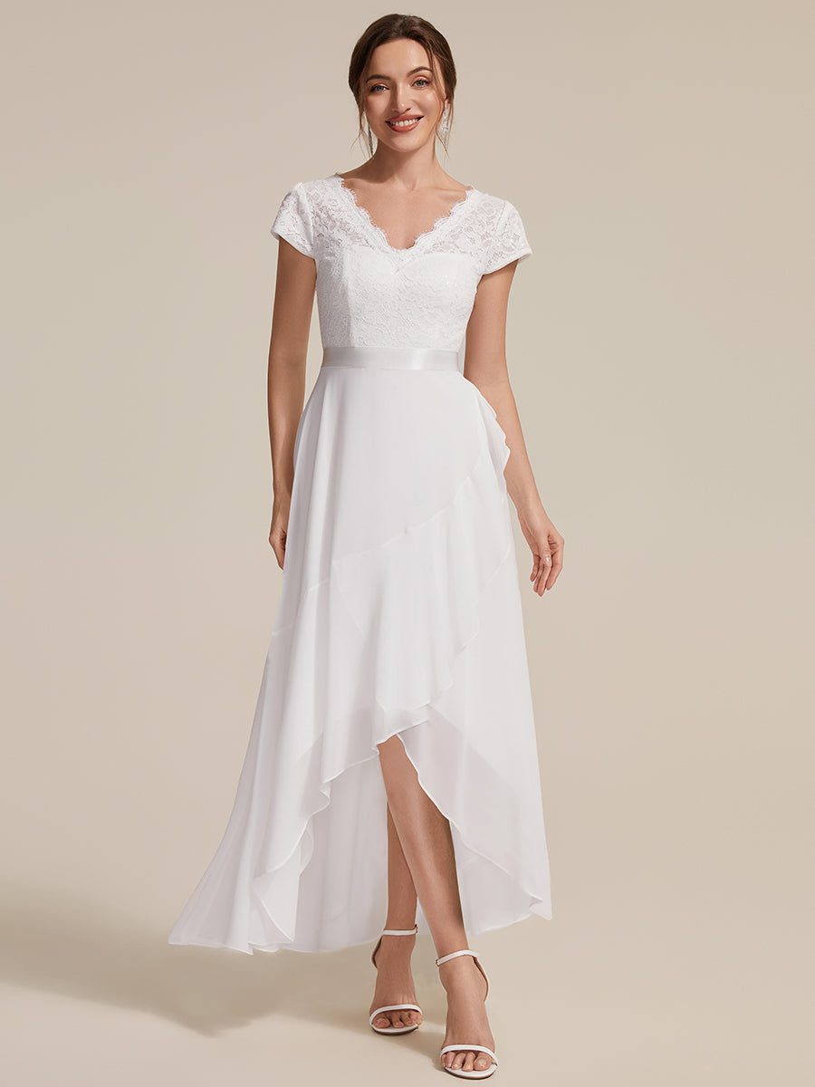 Asymmetrischer Saum, tiefer V-Ausschnitt, Chiffon-Kleid mit Rüschen-Patchwork – Hoch-Tief-Kleid #Farbe_Weiß