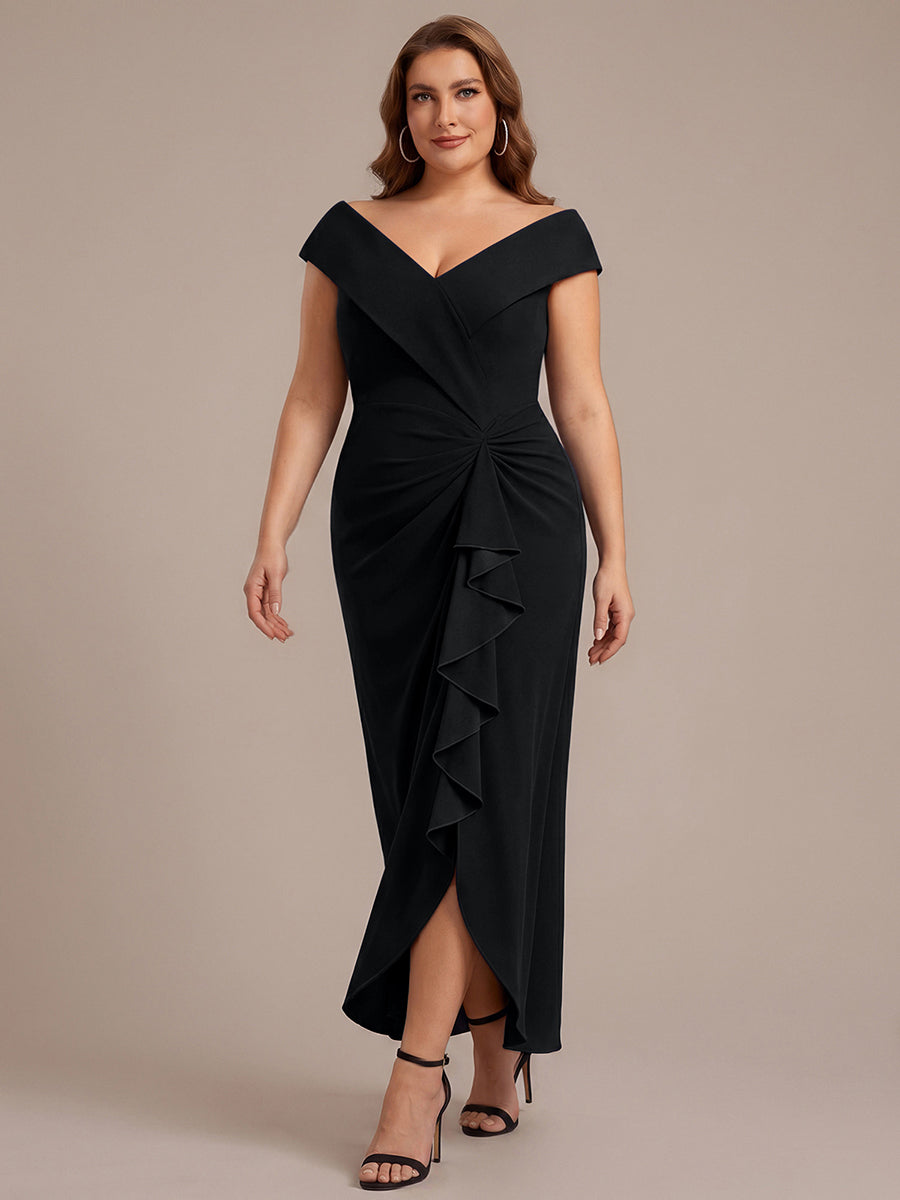 Asymmetrischer Saum V-Ausschnitt Meerjungfrau Kleid Aus Krepp Schlitz Volants #Farbe_Schwarz