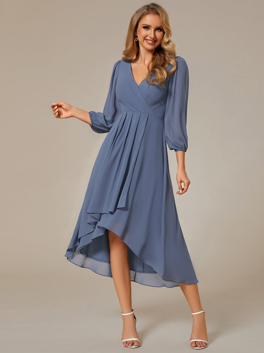Robe d'invit¨¦ de mariage trap¨¨ze en mousseline fluide ¨¤ encolure ronde et longueur au genou #farbe_Taubenblau