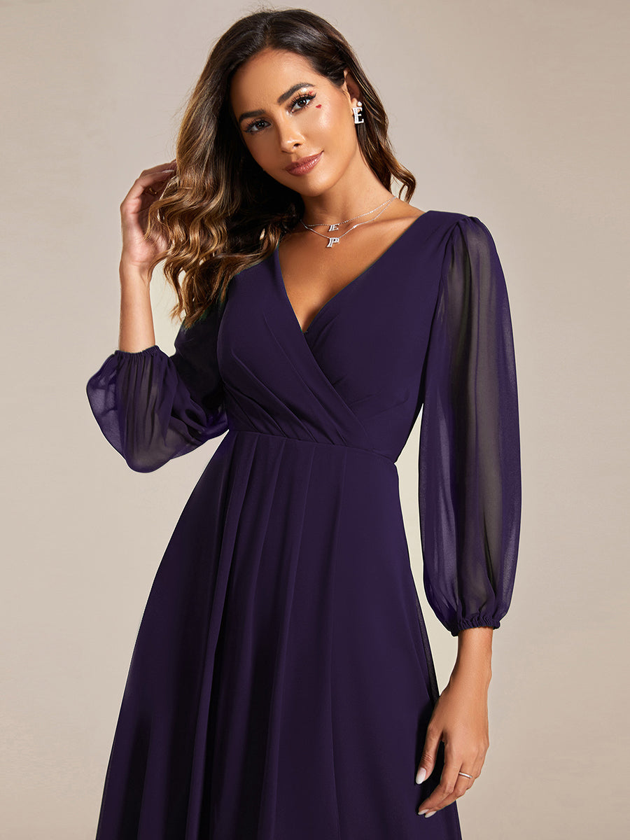 Robe d'invit¨¦ de mariage trap¨¨ze en mousseline fluide ¨¤ encolure ronde et longueur au genou #farbe_Dunkelviolett