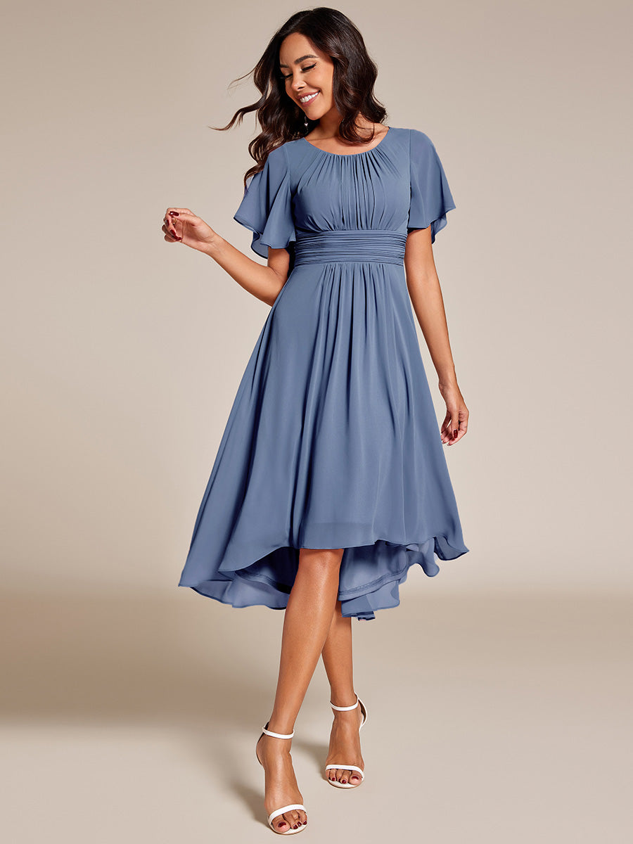 Robe d'invit¨¦ de mariage trap¨¨ze en mousseline fluide ¨¤ encolure ronde et longueur au genou #farbe_Taubenblau