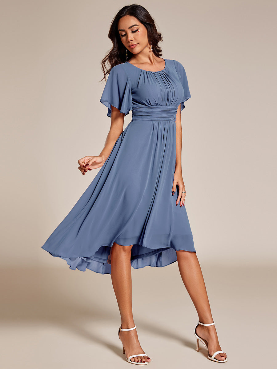 Robe d'invit¨¦ de mariage trap¨¨ze en mousseline fluide ¨¤ encolure ronde et longueur au genou #farbe_Taubenblau