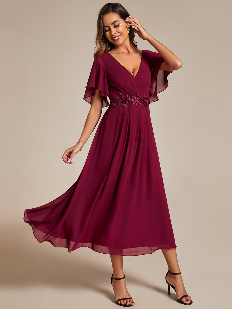 Midi Länge V-Ausschnitt A-Linie Chiffon Kleid Mit Applikationen Und Raffung Details Kleid #Farbe_Burgunderrot