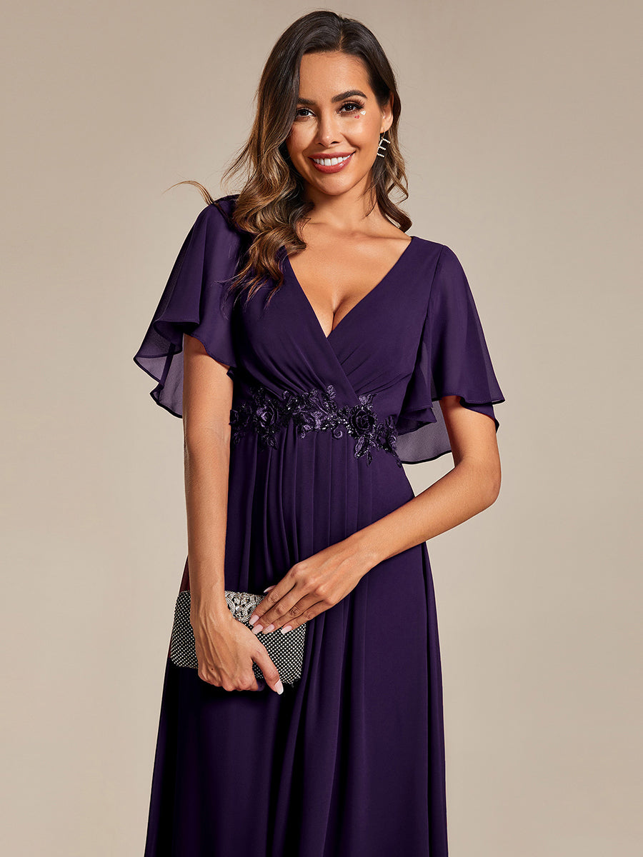 Midi Länge V-Ausschnitt A-Linie Chiffon Kleid Mit Applikationen Und Raffung Details Kleid #Farbe_Dunkelviolett