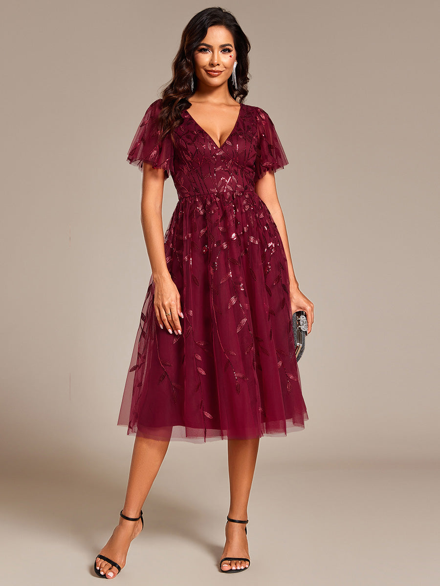 Midi Länge V-Ausschnitt A-Linie Pailletten Kleid Mit Besticktem Blumenmuster Und Gerafften Details #Farbe_Burgunderrot