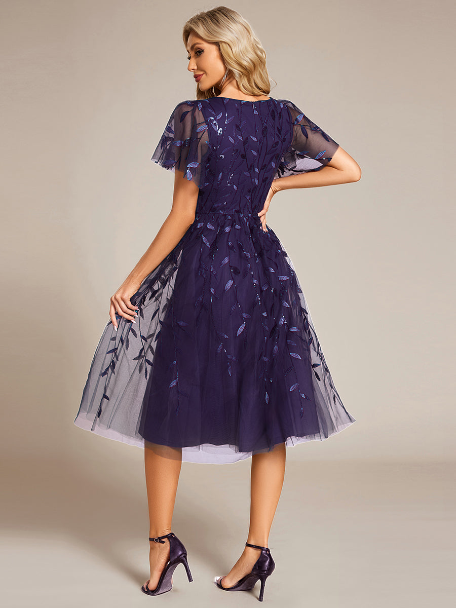 Midi Länge V-Ausschnitt A-Linie Pailletten Kleid Mit Besticktem Blumenmuster Und Gerafften Details #Farbe_Dunkelviolett