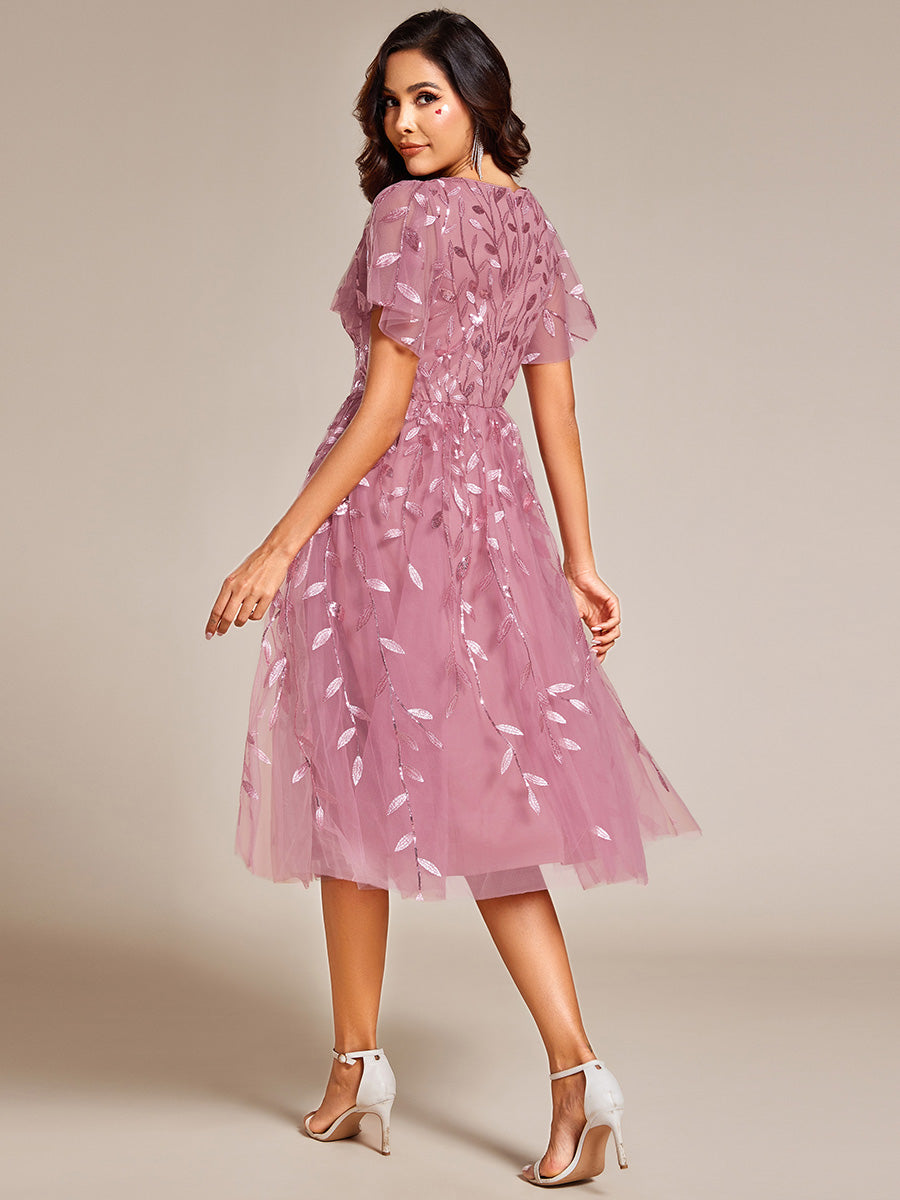 Midi Länge V-Ausschnitt A-Linie Pailletten Kleid Mit Besticktem Blumenmuster Und Gerafften Details #Farbe_Orchideenviolett