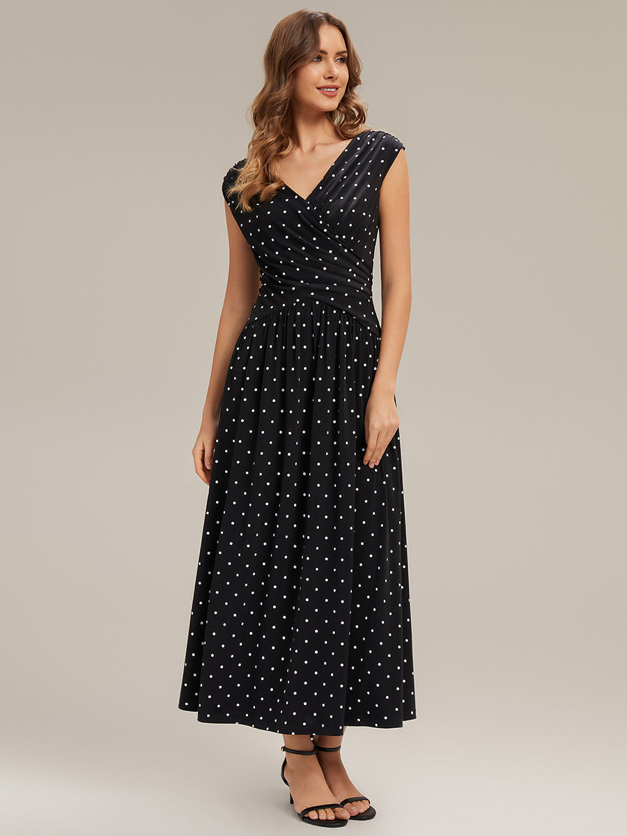 Kn?chellang V-Ausschnitt A-Linien Kleid Aus Strick Mit Raffung Und P¨¹nktchen Design #Farbe_Schwarz gepunktet