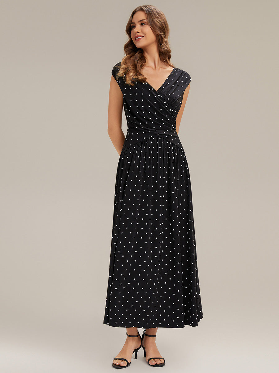 Kn?chellang V-Ausschnitt A-Linien Kleid Aus Strick Mit Raffung Und P¨¹nktchen Design #Farbe_Schwarz gepunktet