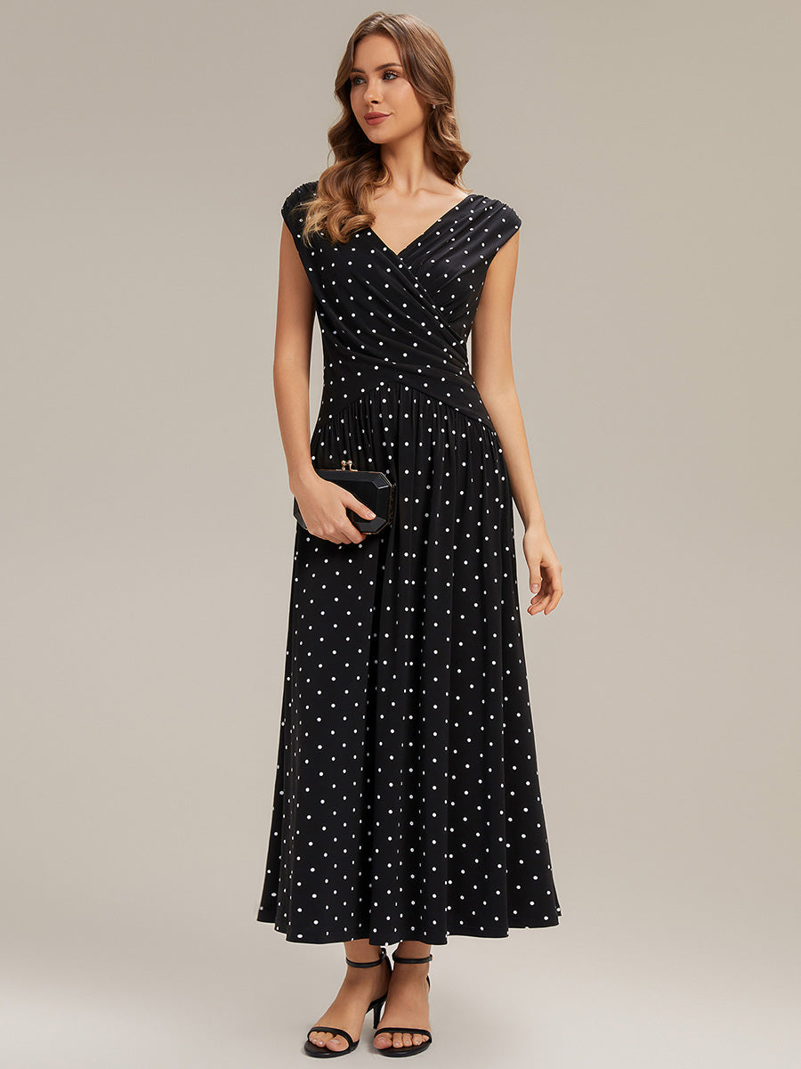 Kn?chellang V-Ausschnitt A-Linien Kleid Aus Strick Mit Raffung Und P¨¹nktchen Design #Farbe_Schwarz gepunktet