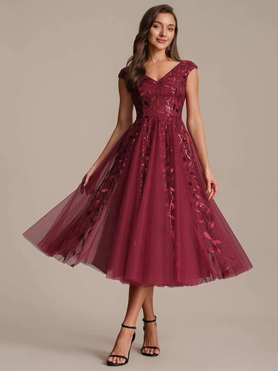 Midi Pailletten A-Linie Kleid Mit V-Ausschnitt Und Patchwork Details #Farbe_Burgunderrot