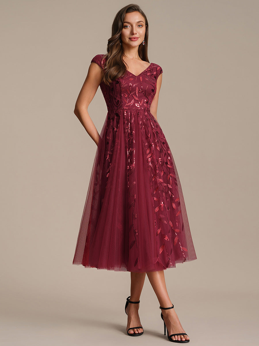 Midi Pailletten A-Linie Kleid Mit V-Ausschnitt Und Patchwork Details #Farbe_Burgunderrot