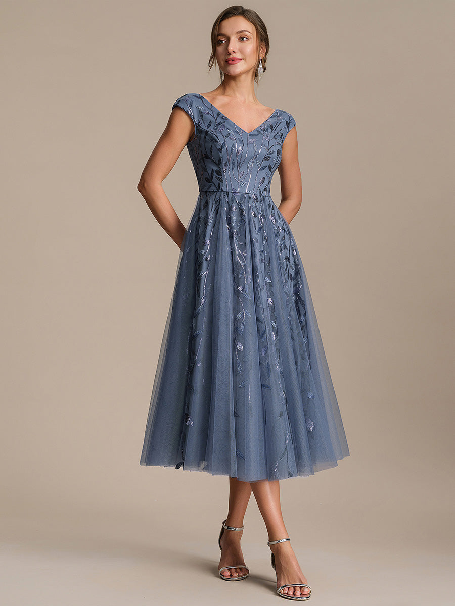 Midi Pailletten A-Linie Kleid Mit V-Ausschnitt Und Patchwork Details #Farbe_Taubenblau