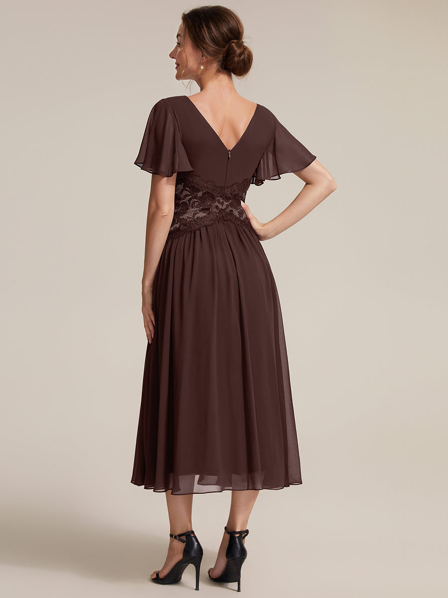 Midi Tee-Länge A-Linie Kleid Mit V-Ausschnitt Chiffon Stoff Und Rüschen Eleganter Stil Kleid #Farbe_Schokoladenbraun