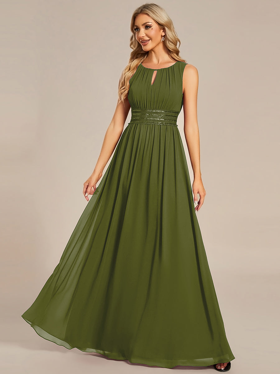 Bodenlanger A-Linien Chiffon Kleid Mit Rundhalsausschnitt Und Bestickten Details #Farbe_Olivgrün