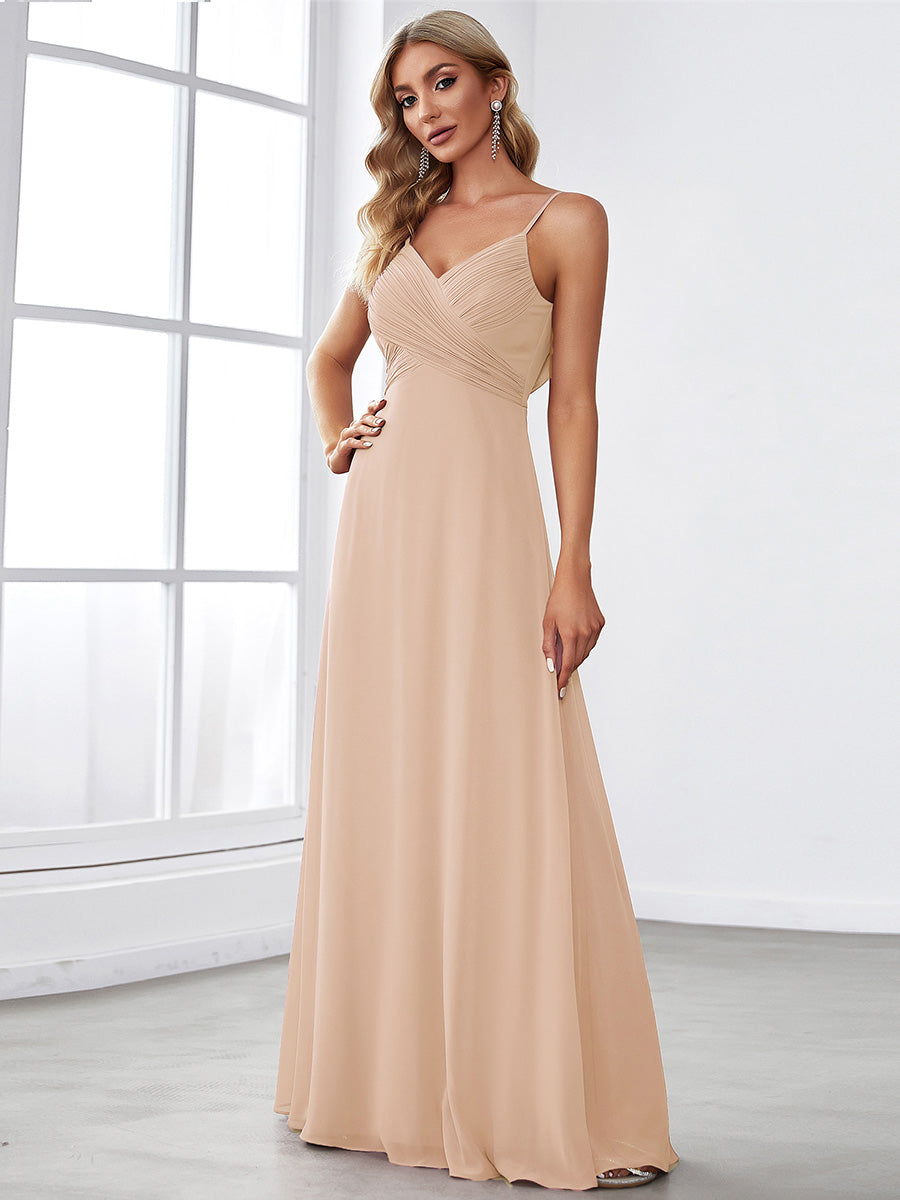 Brautjungfernkleid mit V-Ausschnitt schmalen Trägern und bodenlangem Rock #Farbe_Blush-Rosa