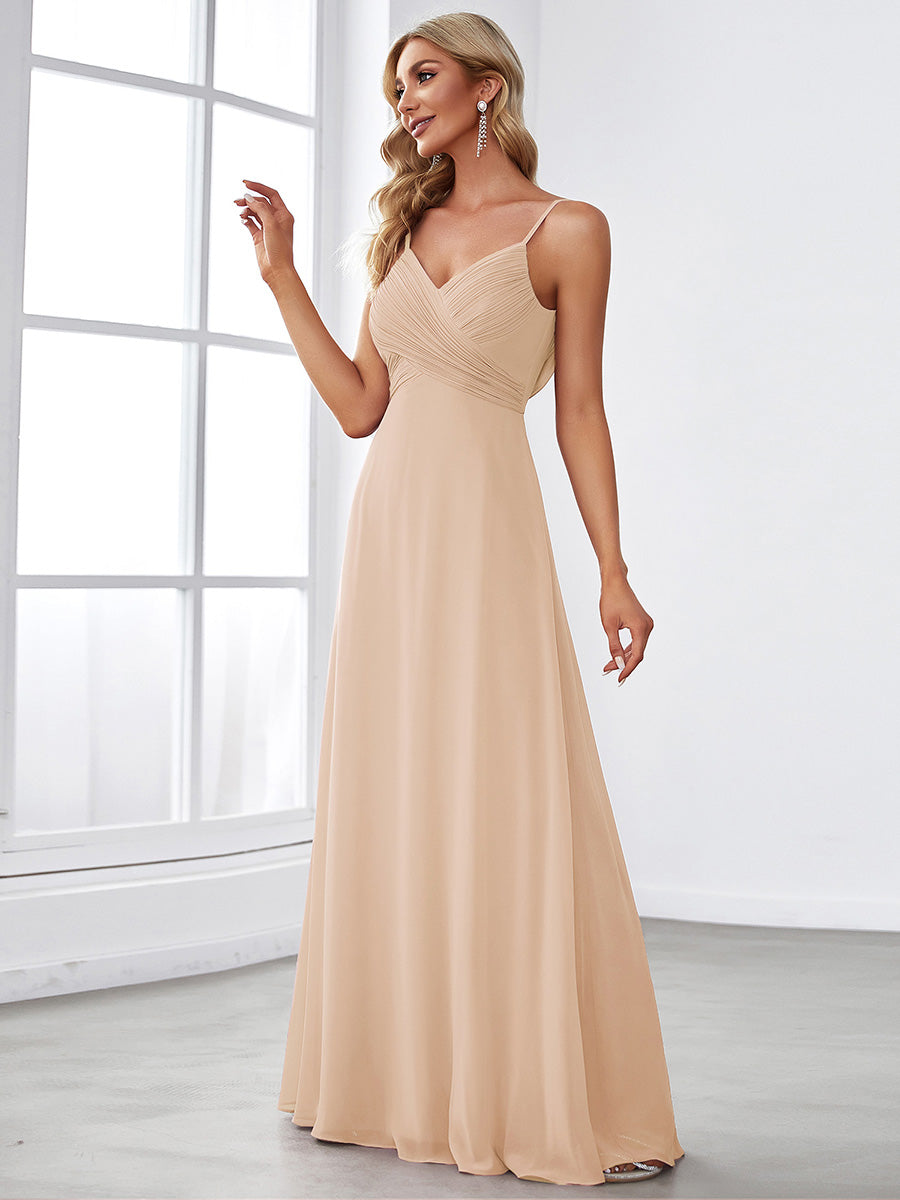 Brautjungfernkleid mit V-Ausschnitt schmalen Trägern und bodenlangem Rock #Farbe_Blush-Rosa