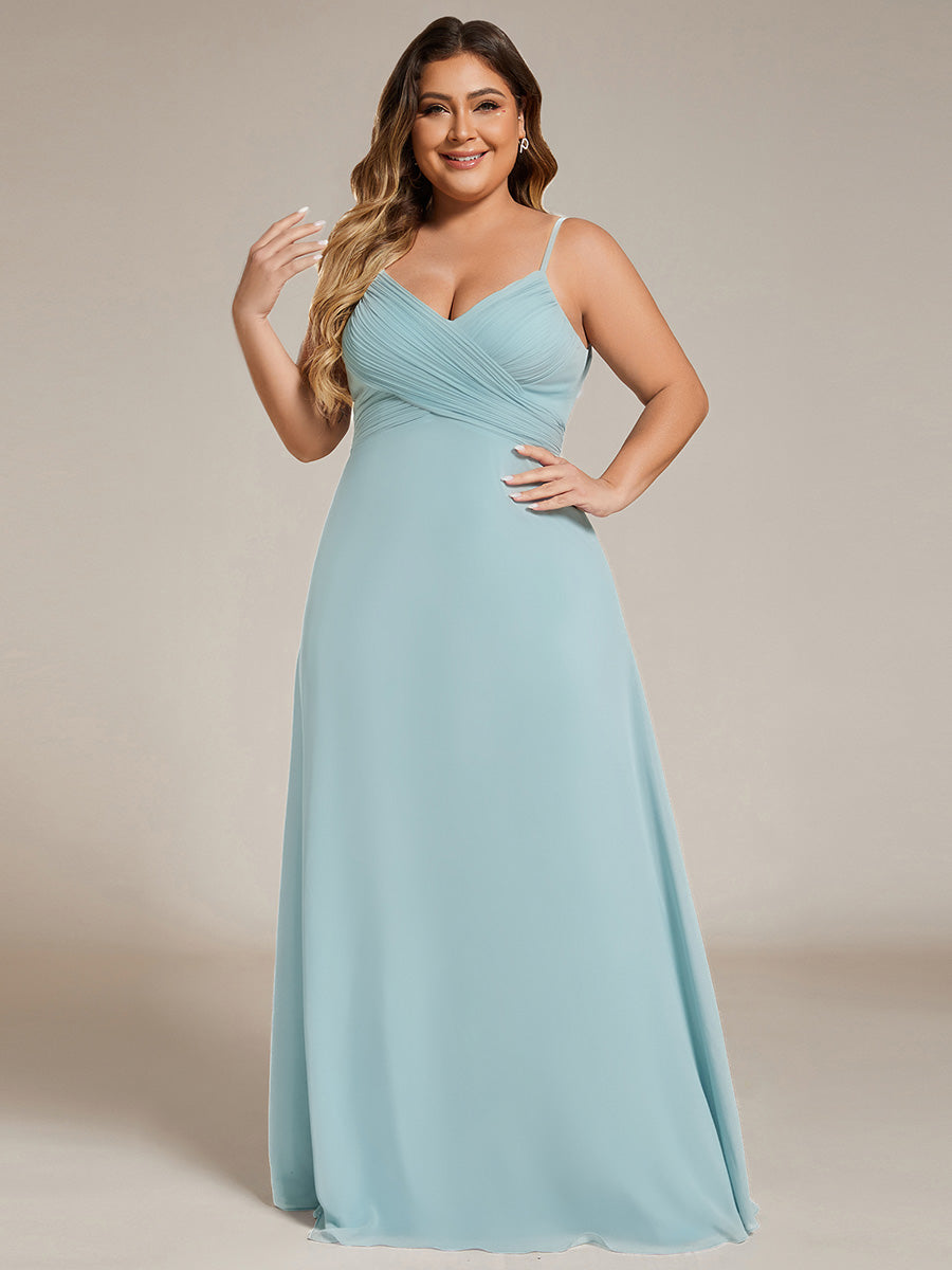 Brautjungfernkleid mit V-Ausschnitt schmalen Trägern und bodenlangem Rock #Farbe_Himmelblau
