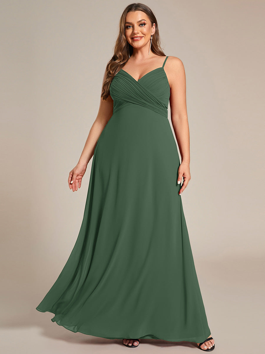 Brautjungfernkleid mit V-Ausschnitt schmalen Trägern und bodenlangem Rock #Farbe_Eukalyptus