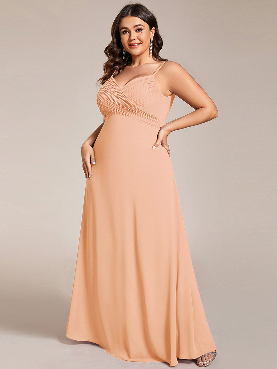 Brautjungfernkleid mit V-Ausschnitt schmalen Trägern und bodenlangem Rock #Farbe_Pfirsich