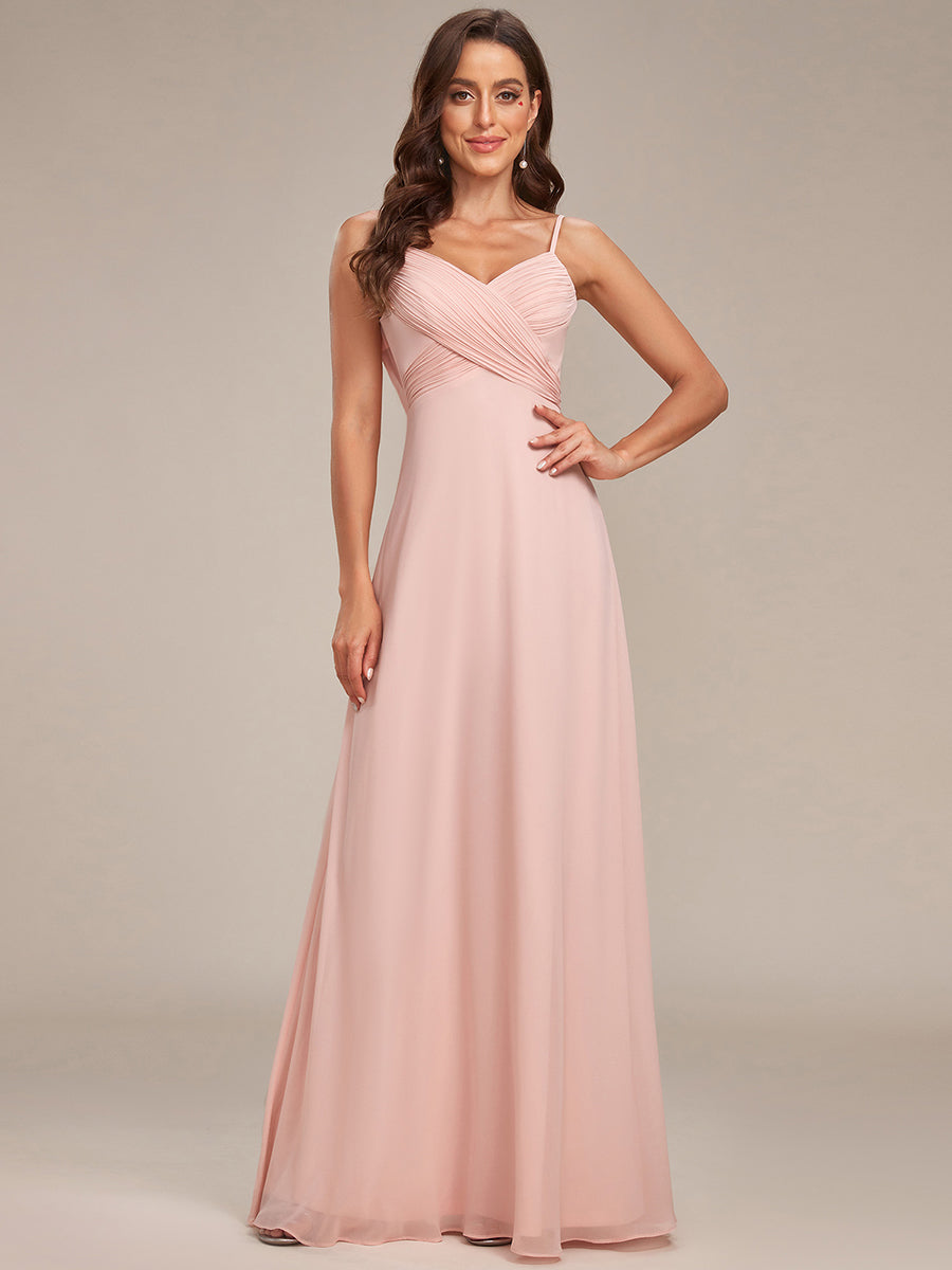 Brautjungfernkleid mit V-Ausschnitt schmalen Trägern und bodenlangem Rock #Farbe_Pink