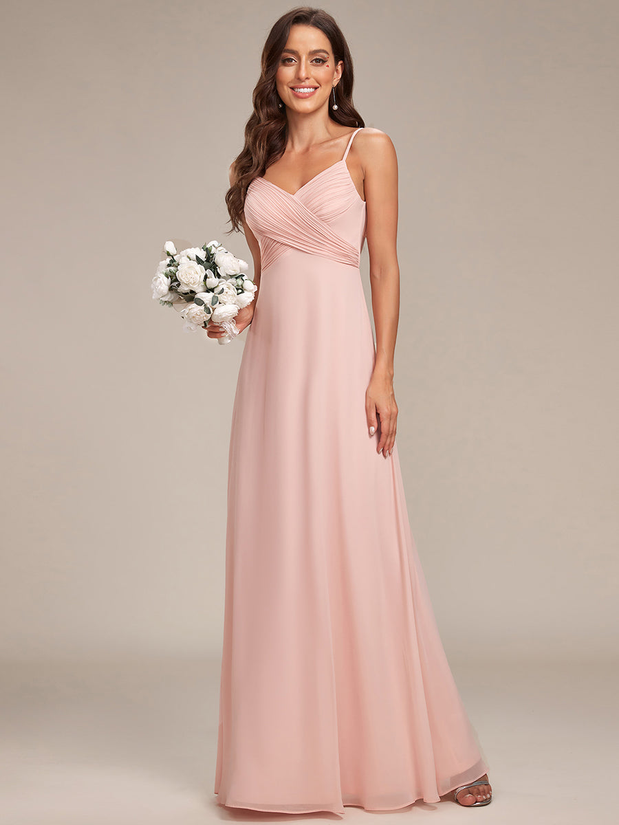 Brautjungfernkleid mit V-Ausschnitt schmalen Trägern und bodenlangem Rock #Farbe_Pink