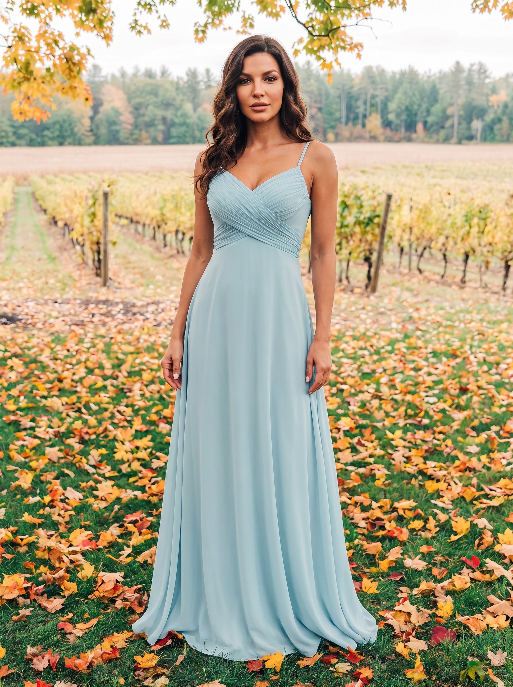 Brautjungfernkleid mit V-Ausschnitt schmalen Trägern und bodenlangem Rock #Farbe_Himmelblau