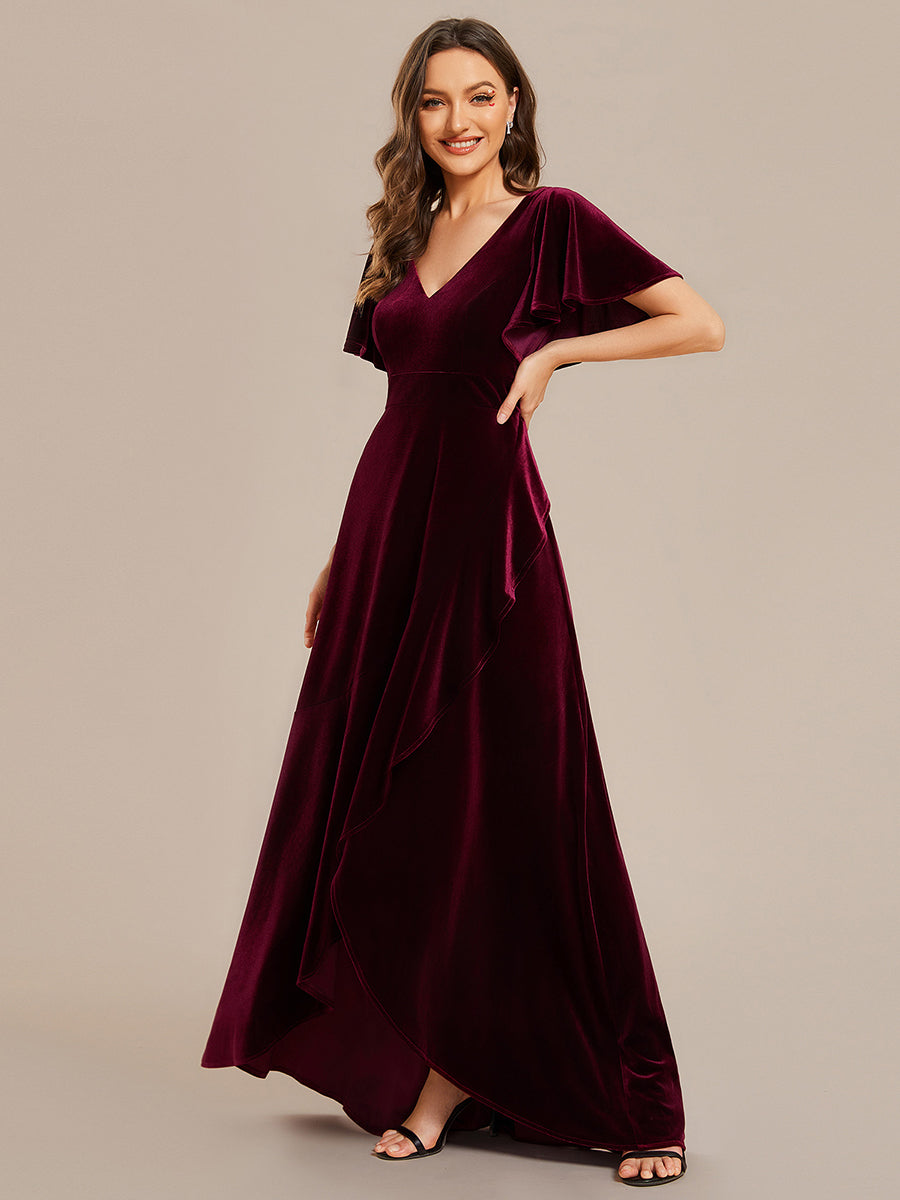 Hoch-Tief V-Ausschnitt A-Linie Samt Kleid Mit Rüschendetails #Farbe_Burgunderrot