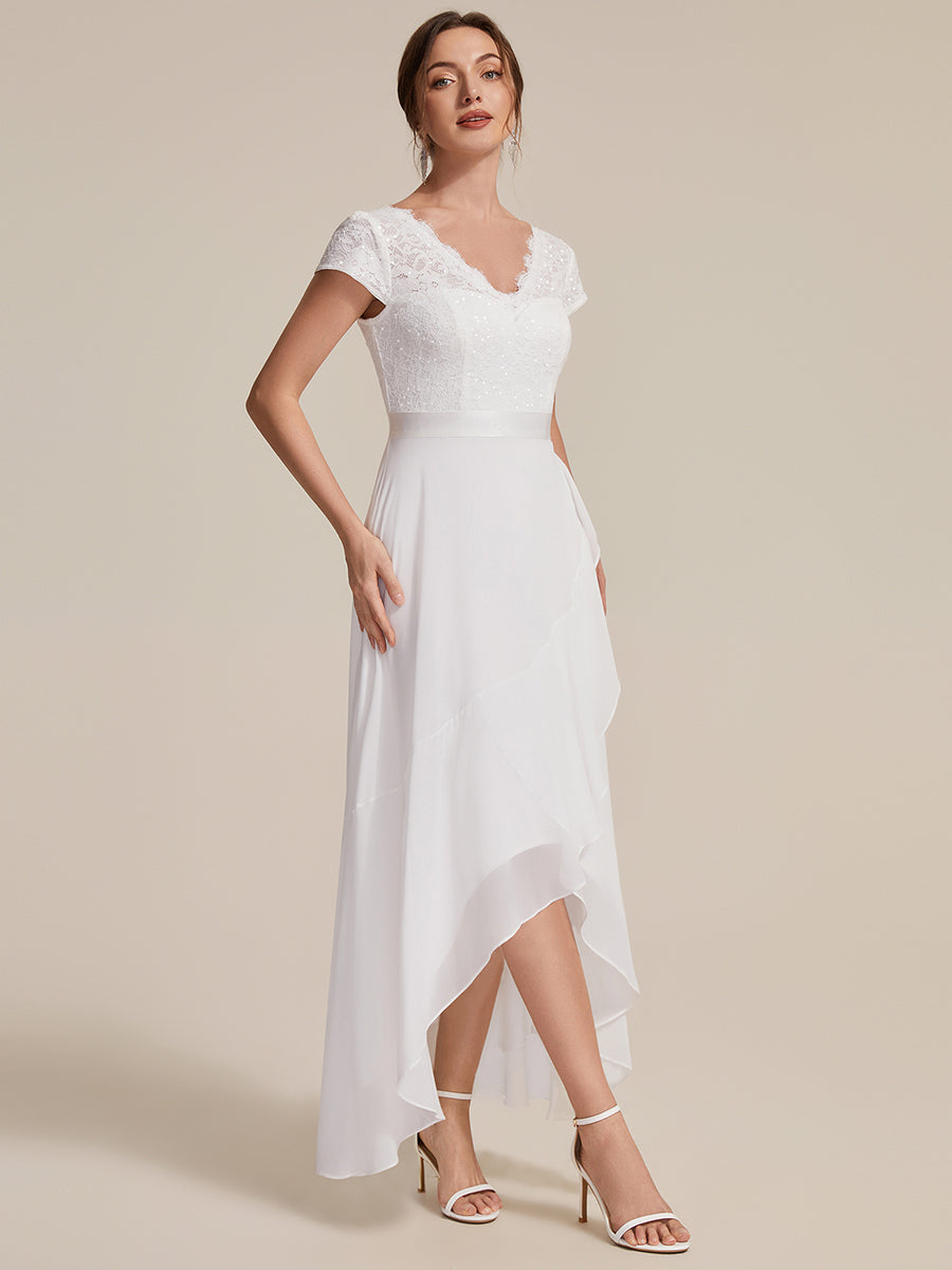 Asymmetrischer Saum, tiefer V-Ausschnitt, Chiffon-Kleid mit Rüschen-Patchwork – Hoch-Tief-Kleid #Farbe_Weiß