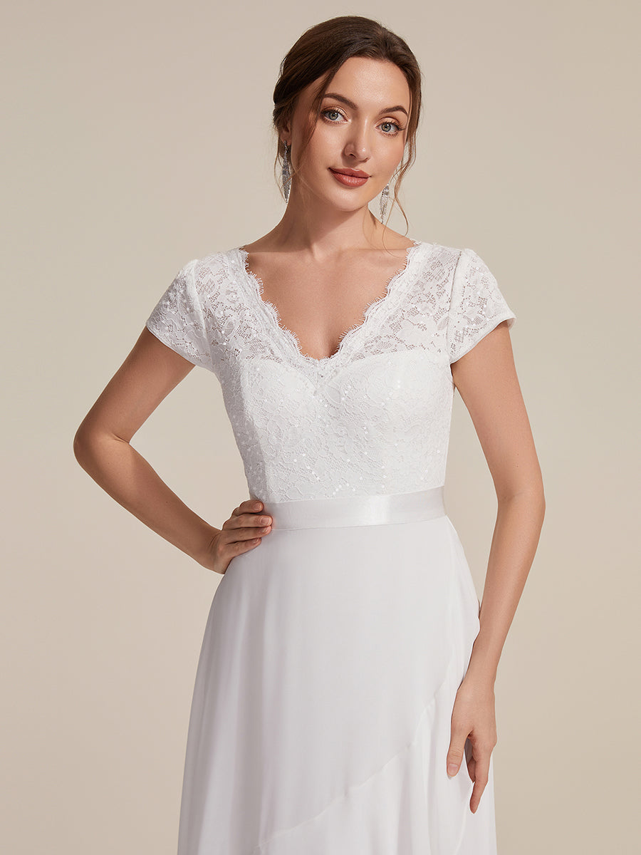 Asymmetrischer Saum, tiefer V-Ausschnitt, Chiffon-Kleid mit Rüschen-Patchwork – Hoch-Tief-Kleid #Farbe_Weiß