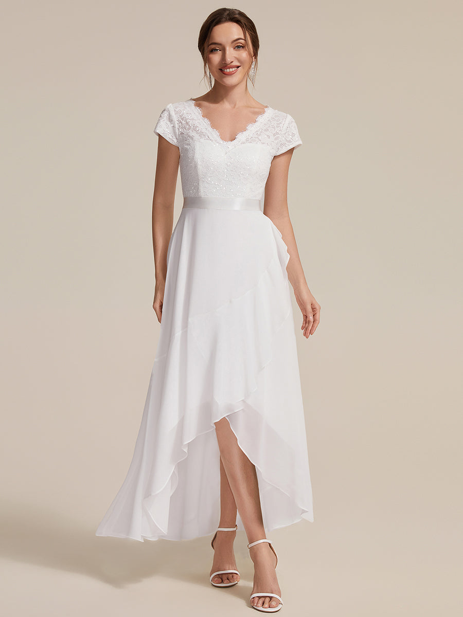 Asymmetrischer Saum, tiefer V-Ausschnitt, Chiffon-Kleid mit Rüschen-Patchwork – Hoch-Tief-Kleid #Farbe_Weiß
