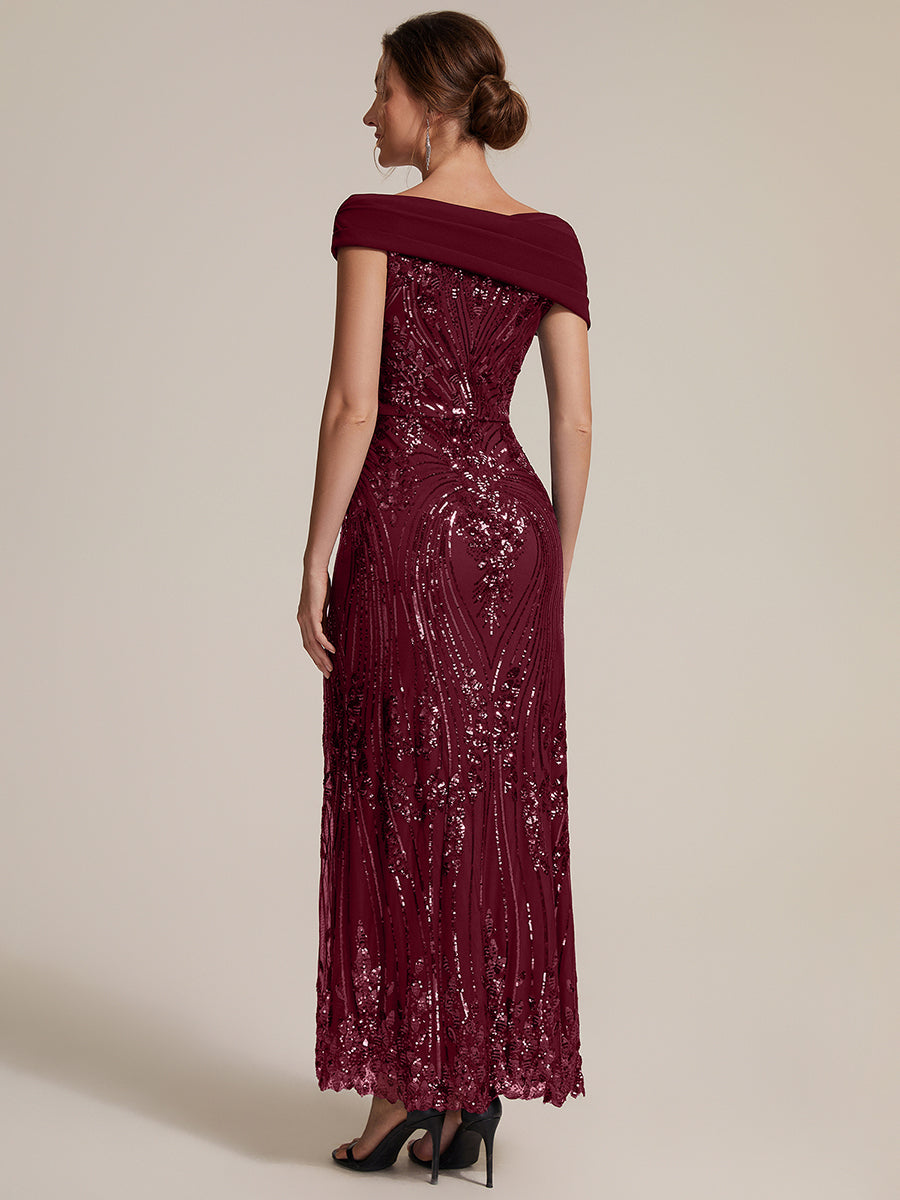 Maxilänge Asymmetrischer Ausschnitt Figurbetontes Kleid Aus Pailletten Für Glamourösen Look #Farbe_Burgunderrot