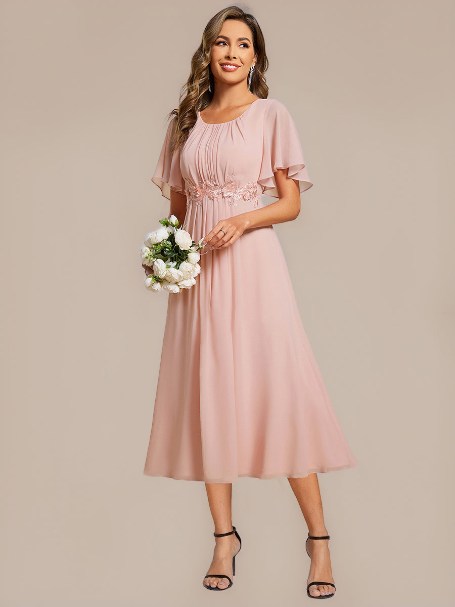Midi Länge A Linie Chiffon Kleid Mit Rundhalsausschnitt Raffung Blumenmuster Und Applikationen #Farbe_Pink