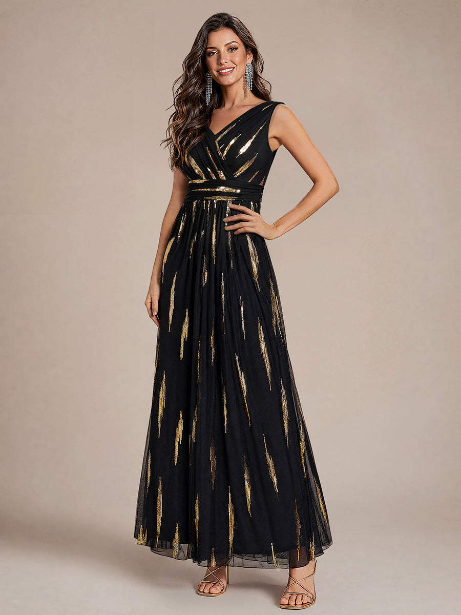 Maxilänge V-Ausschnitt A-Linien Kleid Aus Tüll Mit Pailletten Und 3D Drapierung #Farbe_Schwarz / Metallisches Gold