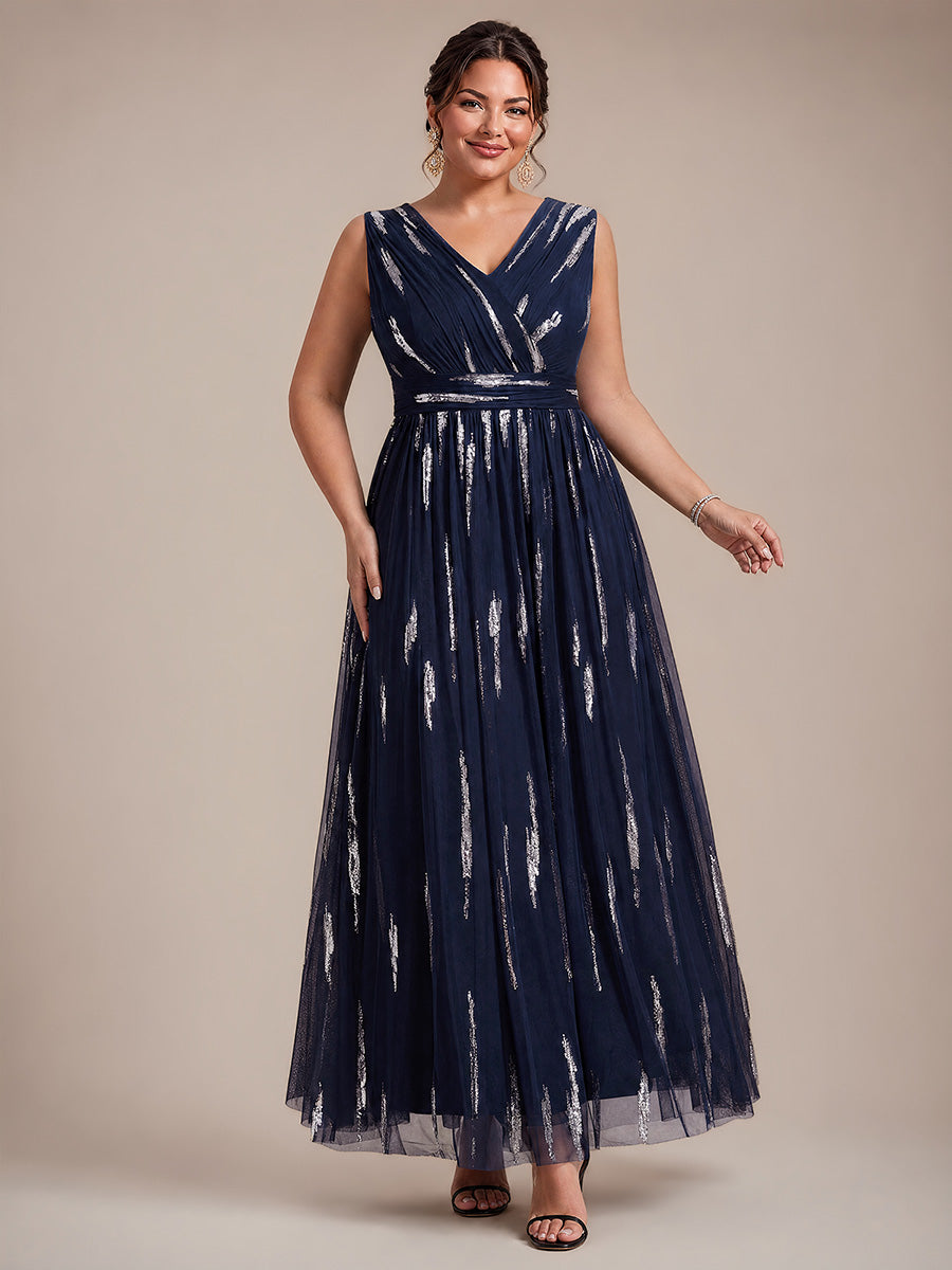 Maxilänge V-Ausschnitt A-Linien Kleid Aus Tüll Mit Pailletten Und 3D Drapierung #Farbe_Marineblau
