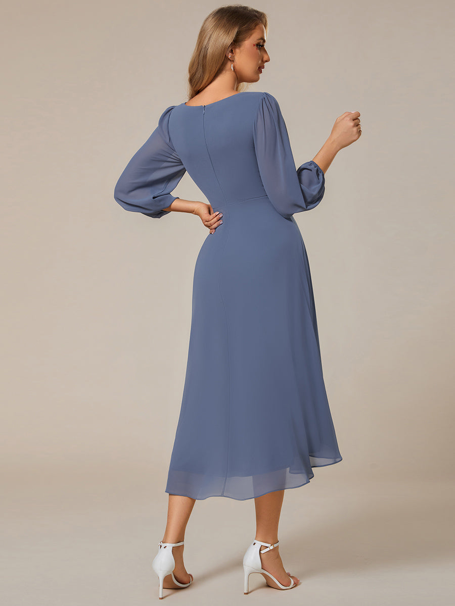 Robe d'invit¨¦ de mariage trap¨¨ze en mousseline fluide ¨¤ encolure ronde et longueur au genou #farbe_Taubenblau