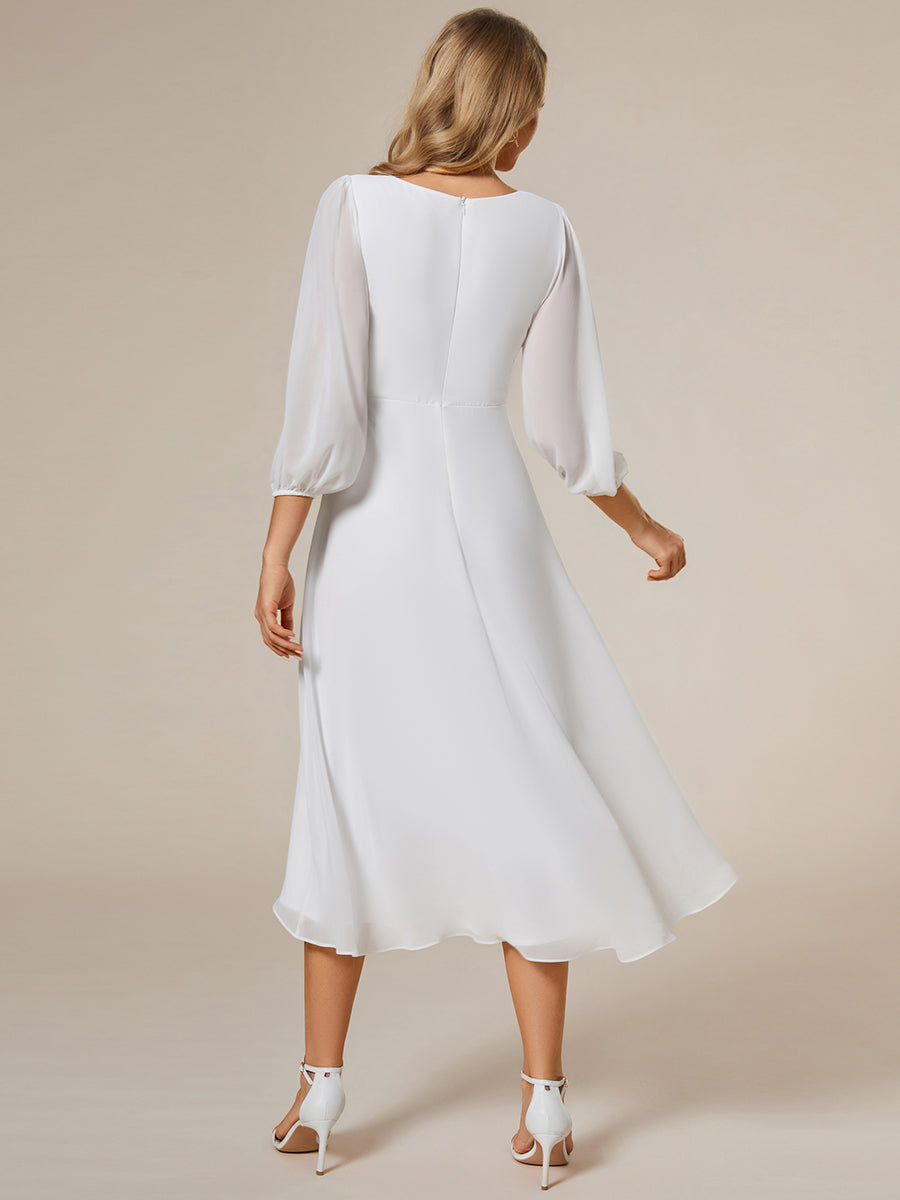 Robe d'invit¨¦ de mariage trap¨¨ze en mousseline fluide ¨¤ encolure ronde et longueur au genou #farbe_Weiß