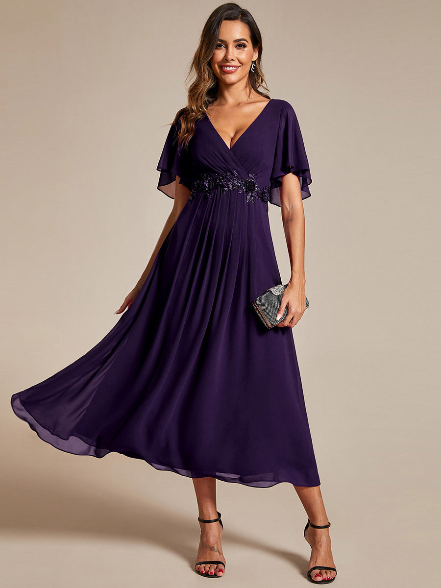 Midi Länge V-Ausschnitt A-Linie Chiffon Kleid Mit Applikationen Und Raffung Details Kleid #Farbe_Dunkelviolett