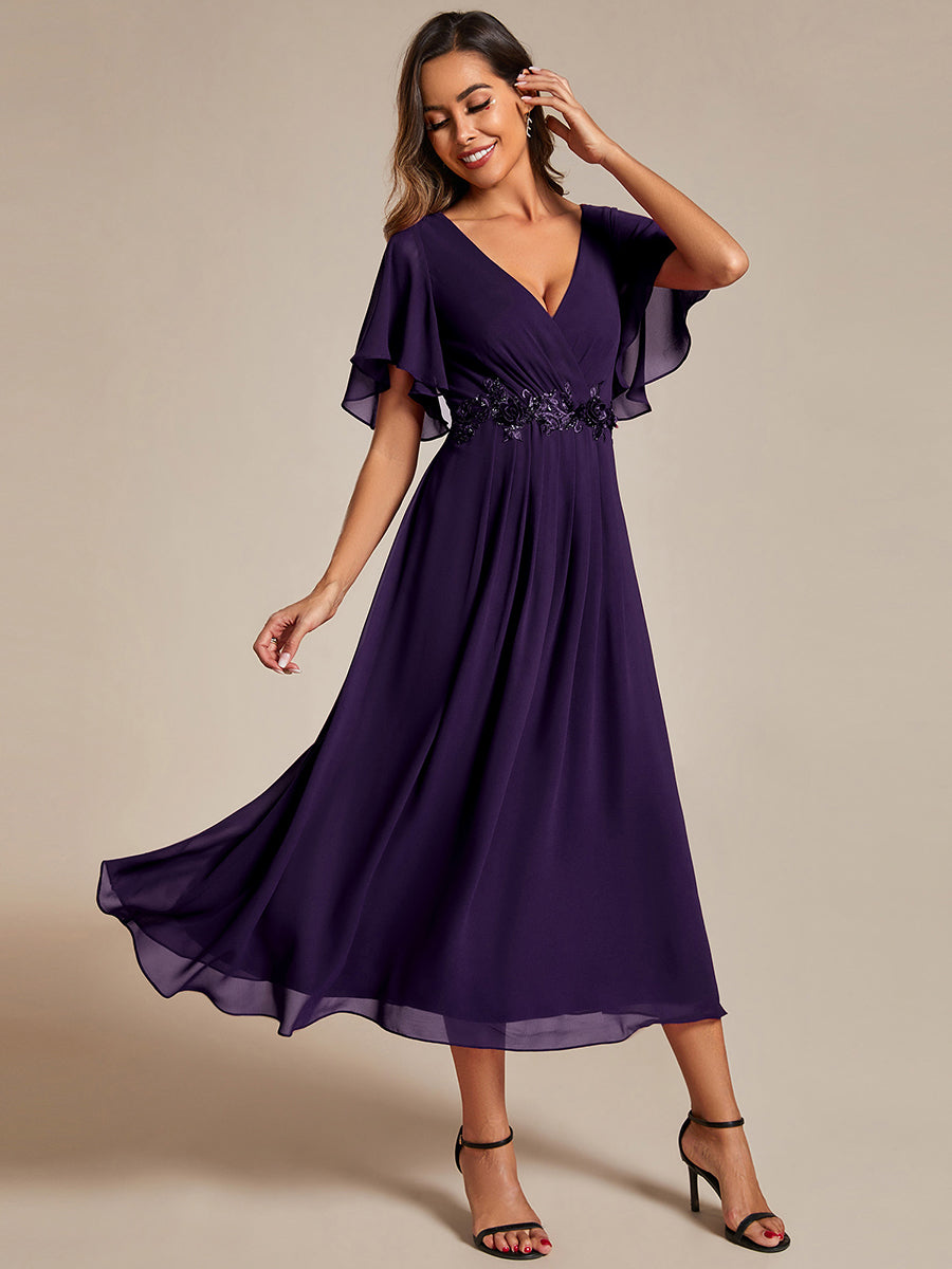 Midi Länge V-Ausschnitt A-Linie Chiffon Kleid Mit Applikationen Und Raffung Details Kleid #Farbe_Dunkelviolett