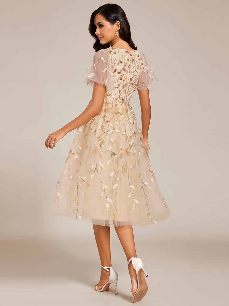Midi Länge V-Ausschnitt A-Linie Pailletten Kleid Mit Besticktem Blumenmuster Und Gerafften Details #Farbe_Gold