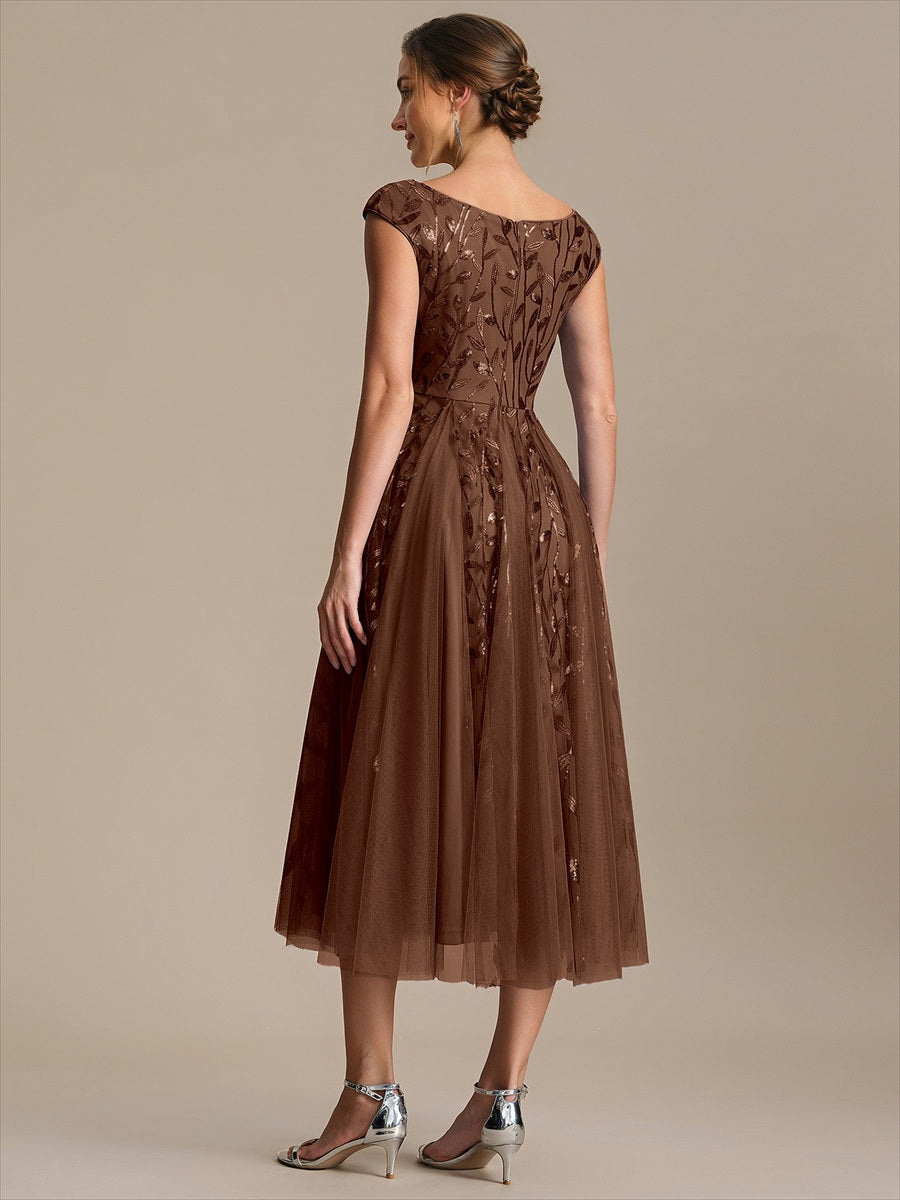 Midi Pailletten A-Linie Kleid Mit V-Ausschnitt Und Patchwork Details #Farbe_Braun