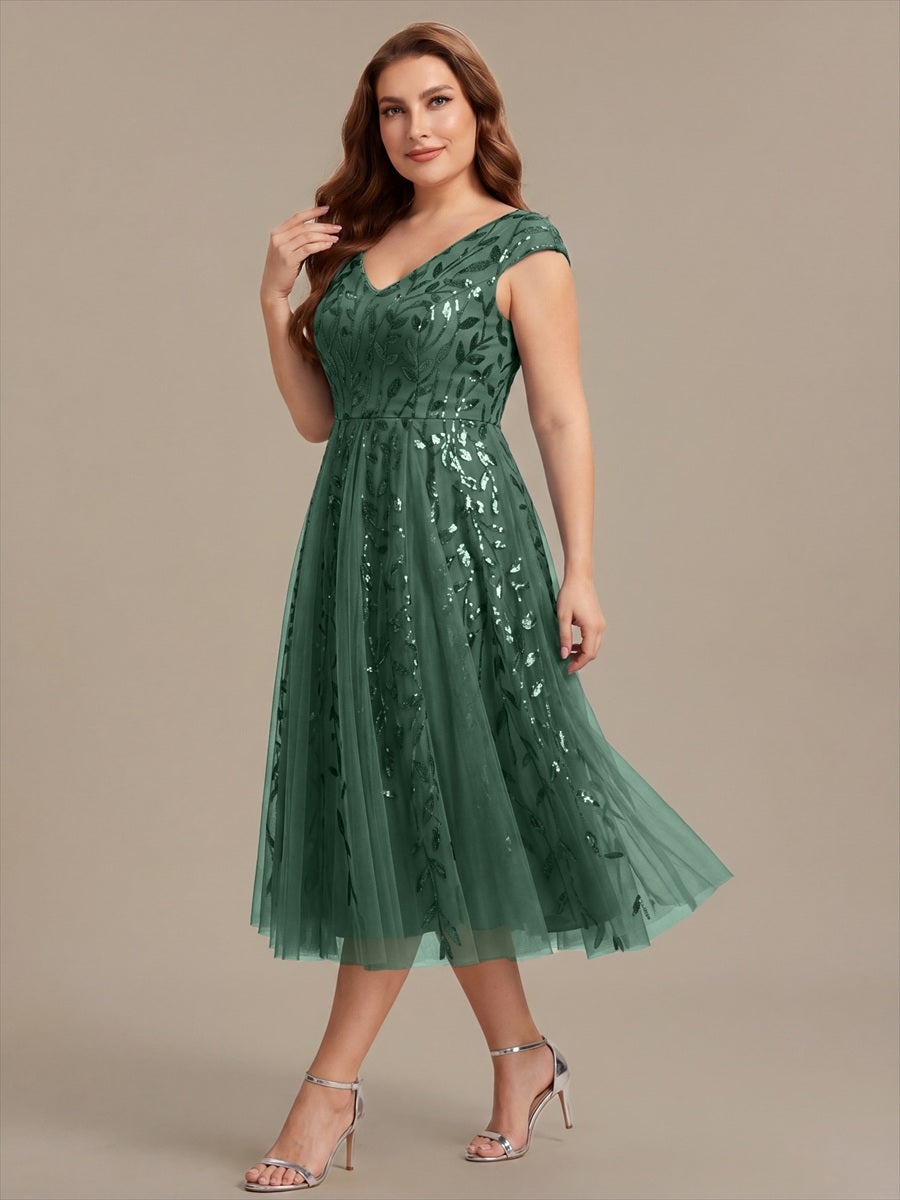 Midi Pailletten A-Linie Kleid Mit V-Ausschnitt Und Patchwork Details #Farbe_Eukalyptus