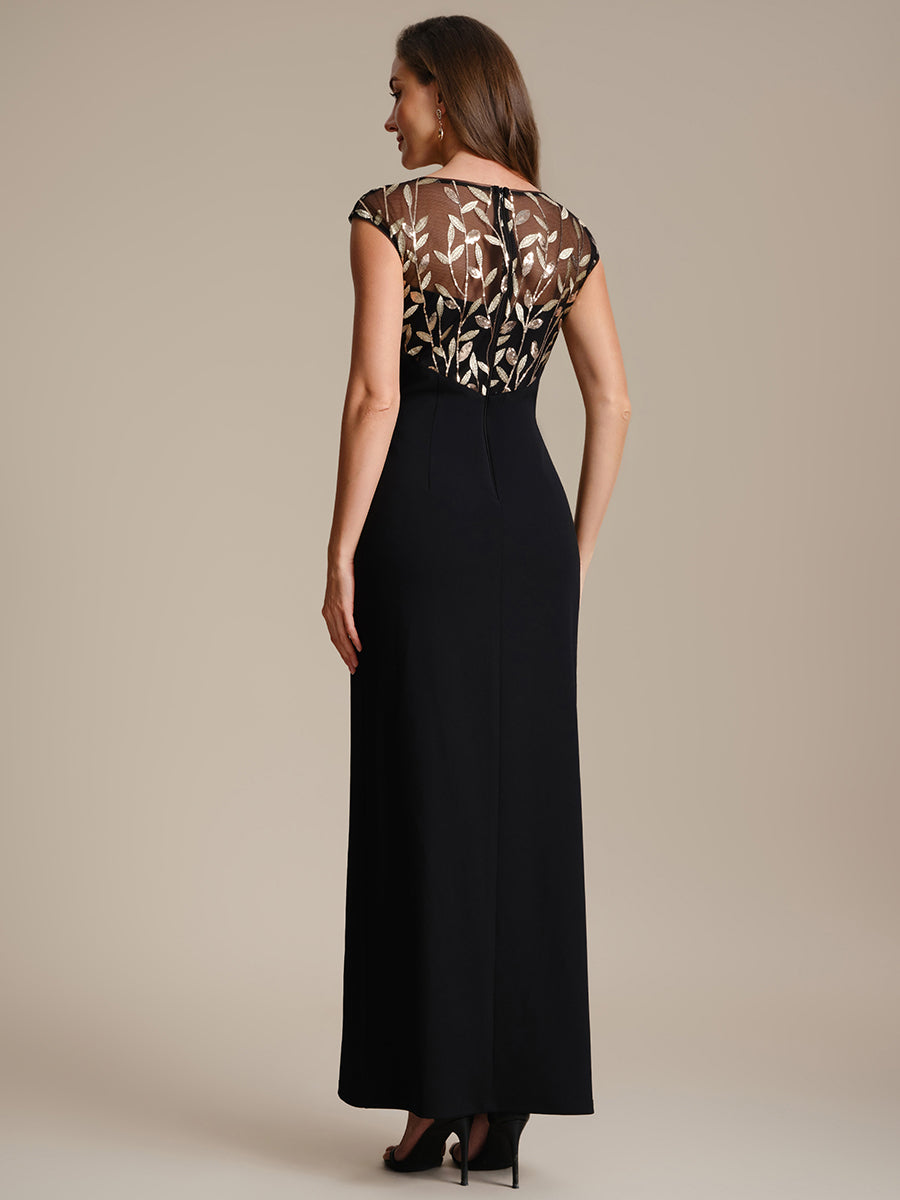 Maxi Asymmetrisches Bodycon Krepp Kleid Mit Oberschenkel Hohem Schlitz Und Pailletten Details Kleid #Farbe_Schwarz & Gold