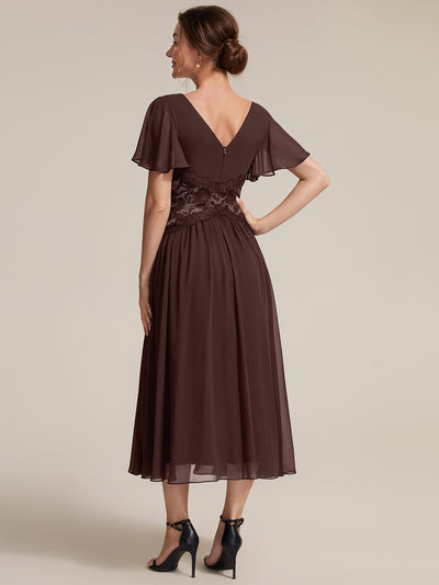 Midi Tee-Länge A-Linie Kleid Mit V-Ausschnitt Chiffon Stoff Und Rüschen Eleganter Stil Kleid #Farbe_Schokoladenbraun