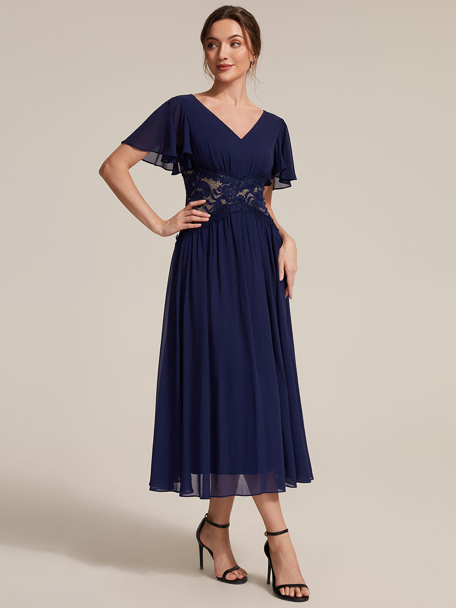 Midi Tee-Länge A-Linie Kleid Mit V-Ausschnitt Chiffon Stoff Und Rüschen Eleganter Stil Kleid #Farbe_Marineblau