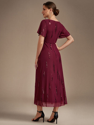 Tea Länge V Ausschnitt Etui Kleid Aus Tüll Mit Pailletten Und Schlitz Zum Binden Kleid #Farbe_Burgunderrot
