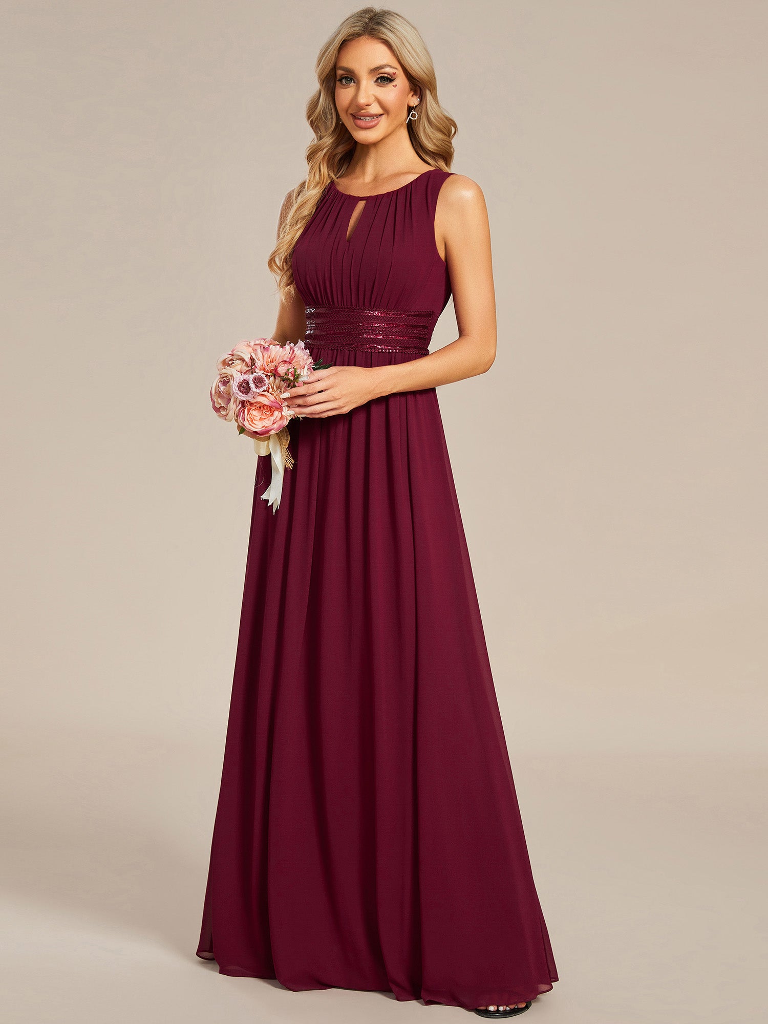 Bodenlanger A-Linien Chiffon Kleid Mit Rundhalsausschnitt Und Bestickten Details #Farbe_Burgunderrot
